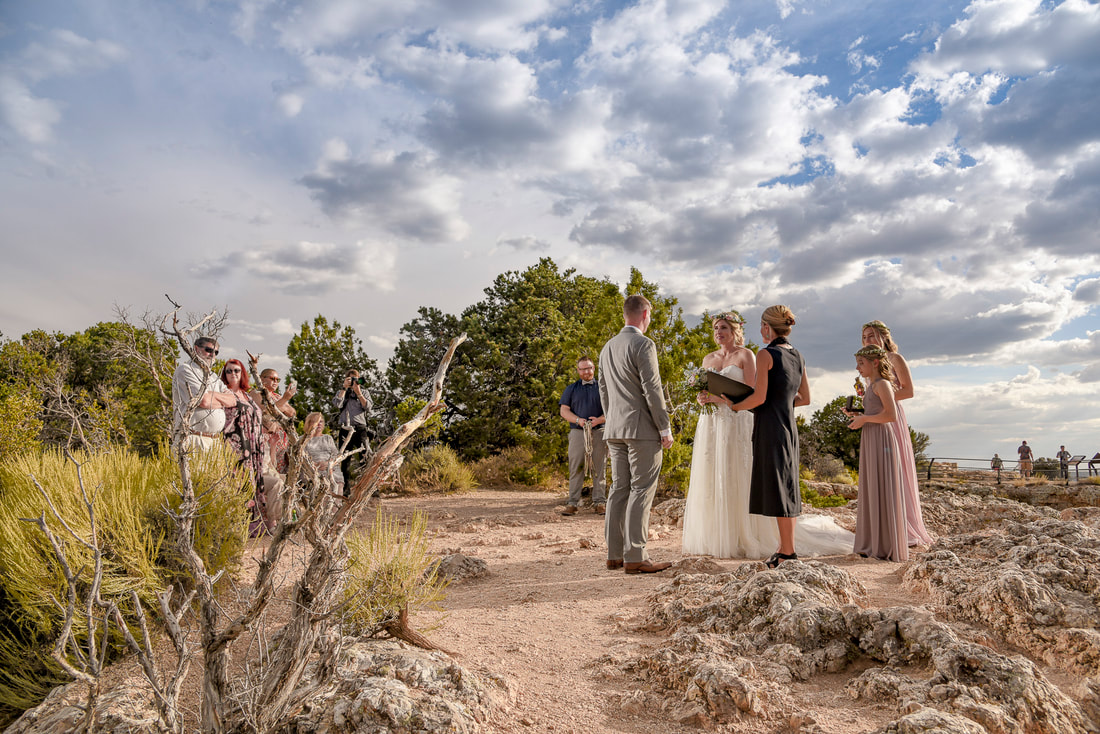 grand canyon luxury destination wedding with family ceremony